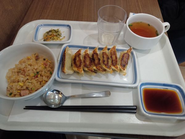 「薄皮餃子7個半チャーハンセット　５４０円」@長崎ちゃんぽんリンガーハット 千住ミルディス店の写真