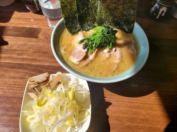 「チャーシュー麺　味付きネギトッピング」@横浜家系 せいせき家の写真