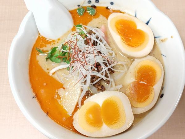 「春のごま旨辛らーめん＋ふたごの味付け玉子」@与ろゐ屋の写真