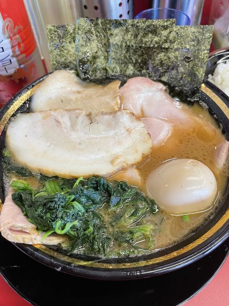 「チャーシューメン3枚＋トロバラ各1＋味玉＋ライス¥1,150」@家系ラーメン王道家直伝 との丸家 松飛台店の写真