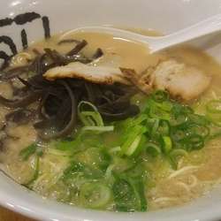 博多ラーメン 650円＋ごはん小 100円