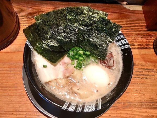 「特製ラーメン（バリカタ）」@博多一双 博多駅東本店の写真