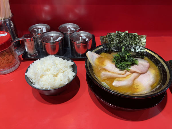 「チャーシュー麺　チャーシュー　高級のり　ライス大盛り」@環2家 蒲田店の写真