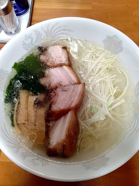 「豚からあげしおらあめん 980円」@らあめん おかべの写真