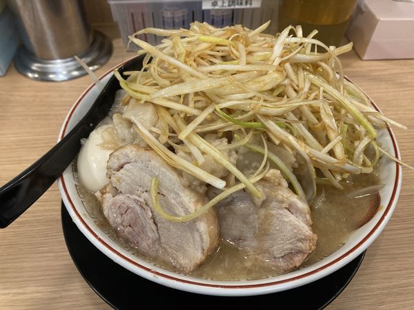 「小ラーメン＋味玉＋味付けねぎ」@豚山 池袋西口店の写真
