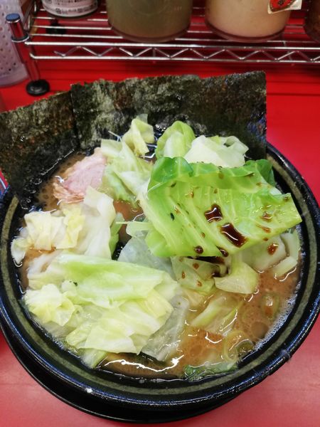 「ラーメン＋キャベツ」@柏 王道家の写真