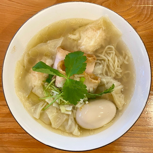 「大海老ワンタンそば 塩 ¥900円（麺大盛・味玉＋200円）」@麺匠 清兵衛 下赤坂店の写真