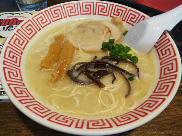 「九州豚骨らーめん　※㋗で５００円　＋替え玉：粉おとし」@竜雅の写真