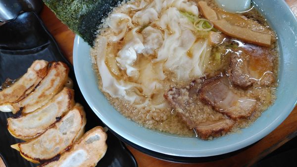 「こってり系ワンタンメン」@麺や髭おやじの写真