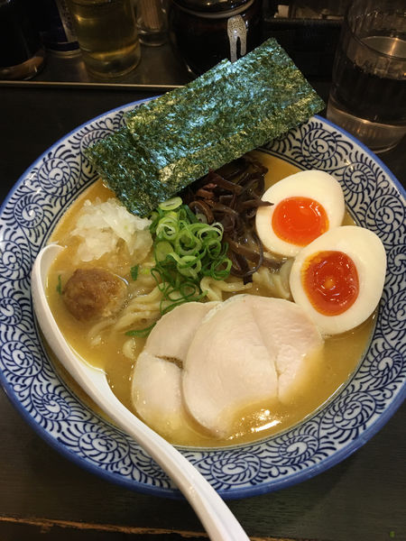 「濃厚鶏白湯（醤油）800円+クーポン味玉」@濃厚鶏そば 晴壱の写真