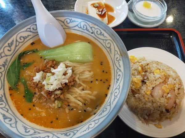 「担々麺と半チャーハンセット」@勝生の写真