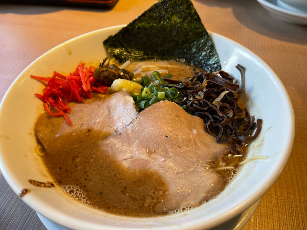 「マー油とんこつ」@中華そば専門 めんやいただきの写真