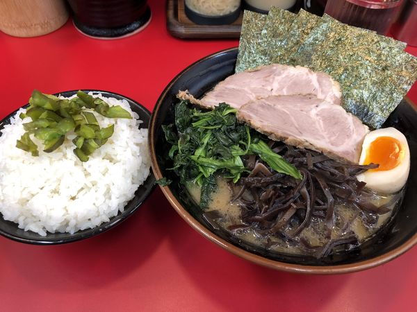 「特選ラーメンキクラゲ固め多め&大ライス」@横浜ラーメン 山本家の写真
