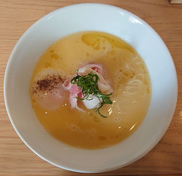 「白トリュフオイル香る鶏白湯麺（1150円）」@らーめんMAIKAGURAの写真