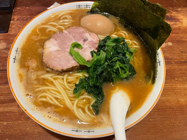 「家系ラーメン　850円」@千味家の写真