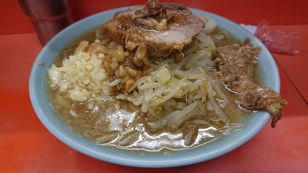 「ラーメン少な目+ブタカスアブラ(980円)ニンニクちょいマシ」@ラーメン富士丸 神谷本店の写真
