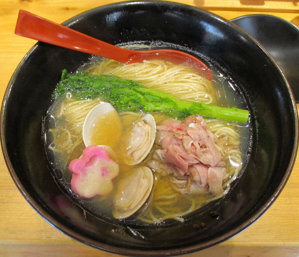 「＜春季限定＞ハマグリと焼きあごの塩らー麺　1000円」@焼きあご塩らー麺 たかはし 上野店の写真