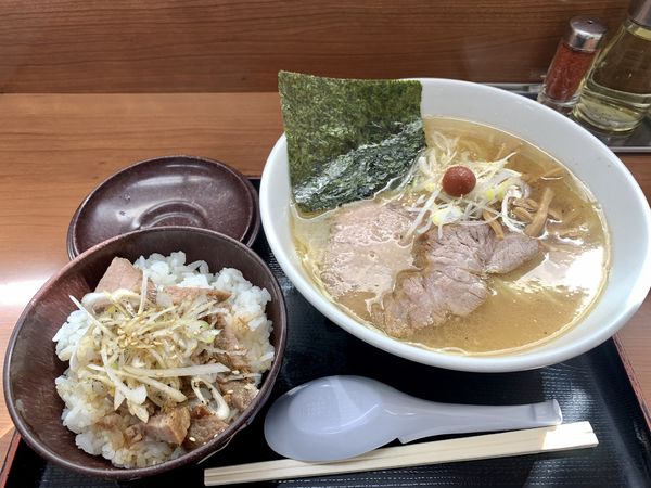 「しおらぁ麺＋ネギチャーシュー丼」@肉煮干中華そば 鈴木ラーメン店の写真