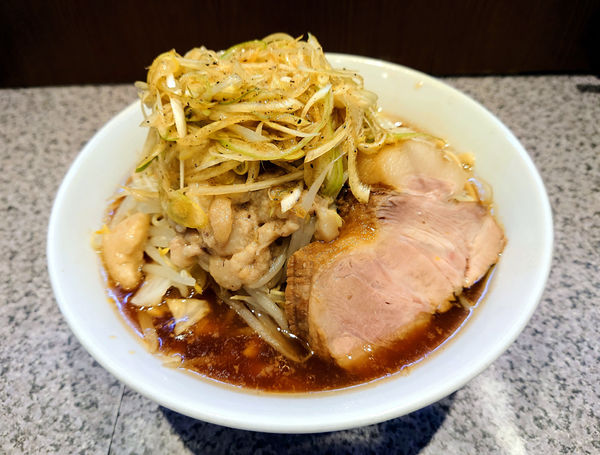 「ラーメン(並盛)+味付き長ネギ」@ラーメン宮郎の写真
