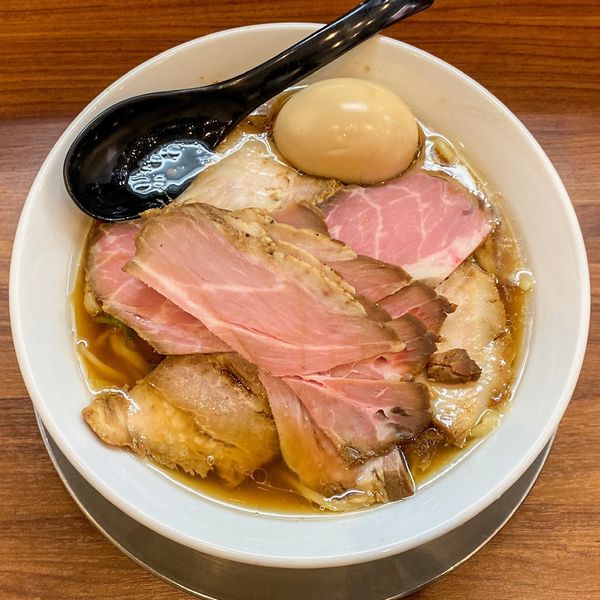 「醤油らーめん 全部のせ（麺大盛り）¥1,170」@純手打ち だるまの写真