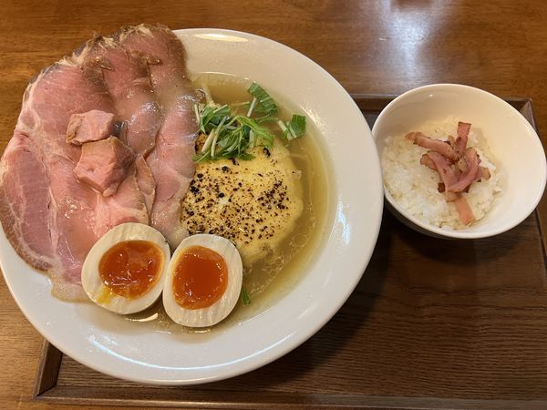 「期間限定 フォルマージュらぁ麺+ベーコン追い飯付き」@らぁ麺はうす Sumika0の写真