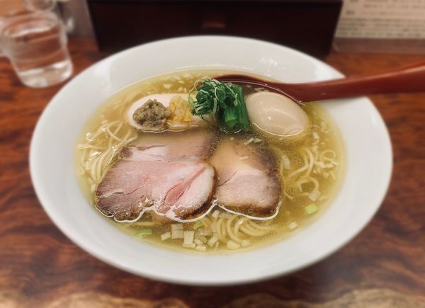 「塩そば（￥880）＋味玉（￥120）」@三馬路 東京店の写真