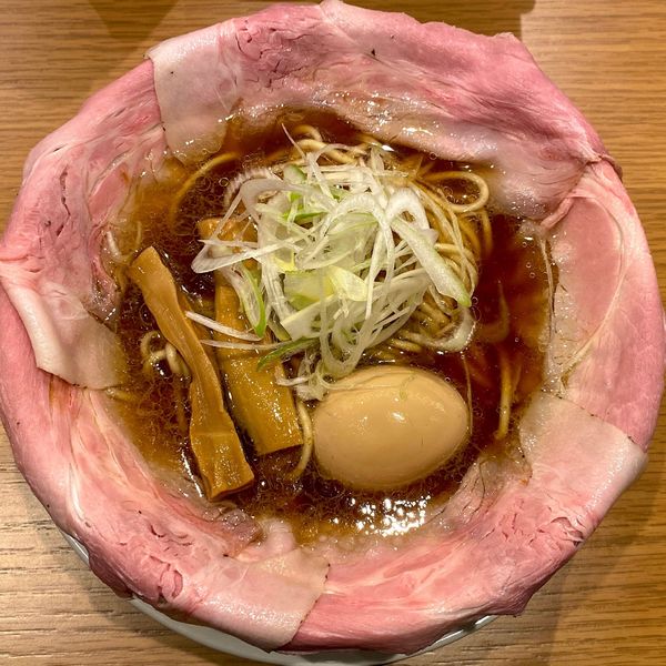 「ピストル（チャーシュー5枚）+味玉 ¥890」@ラーメン大戦争 神田店の写真