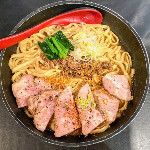 「黒毛和牛のチャーシュー増し牛脂そば 普通盛り¥780」@房総式ラーメン JINRIKISENの写真
