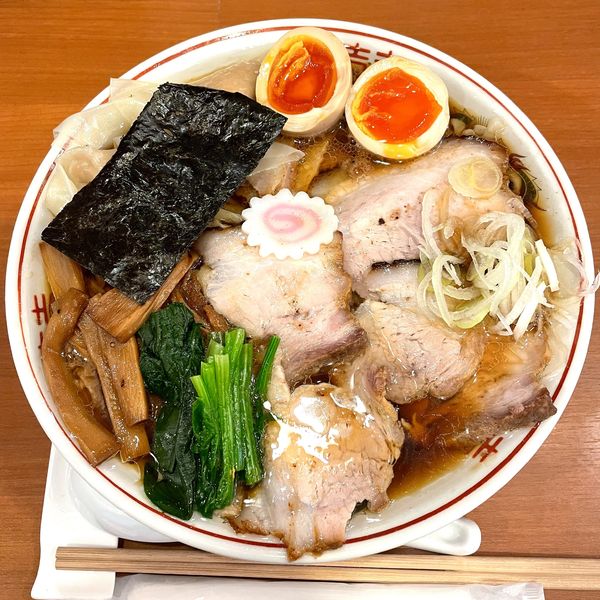 「【冬限定】特製生姜醤油ラーメン+肉増+麺増」@自家製手もみ麺 鈴ノ木の写真