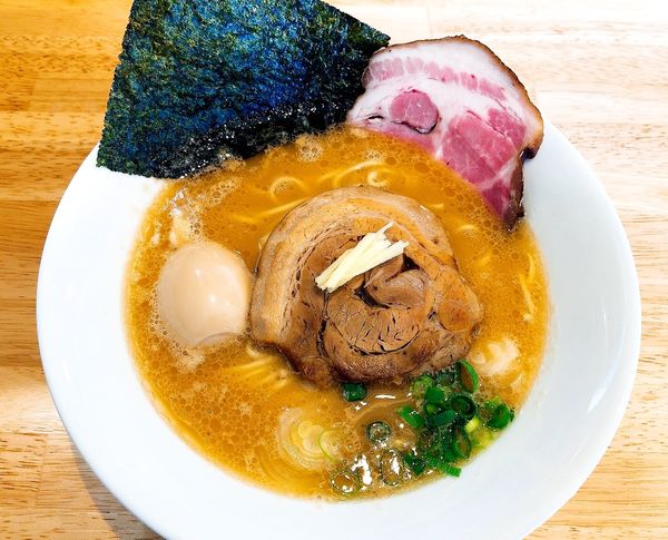 「鶏白湯そば（900円）、味玉（クーポン）」@中華そば ひしおの写真