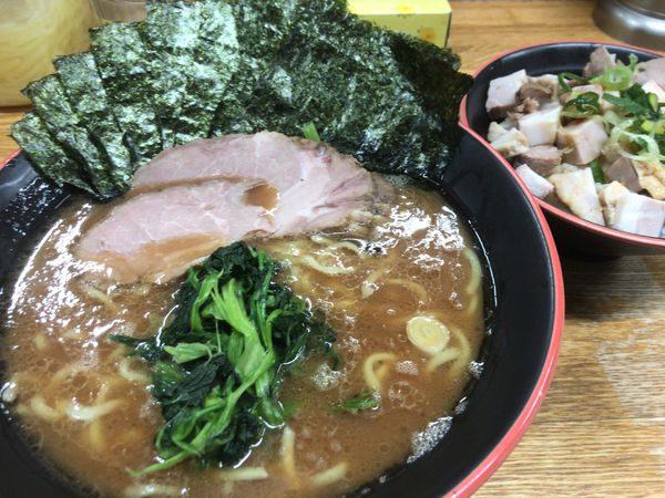 「ラーメン(こいめ、おおめ)+のり増し+トッピングC 800円」@麺家 紫極の写真