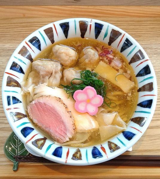 「淡麗わんたんえびそば 汐 1100円＋わんたん 200円」@えびそば 緋彩の写真