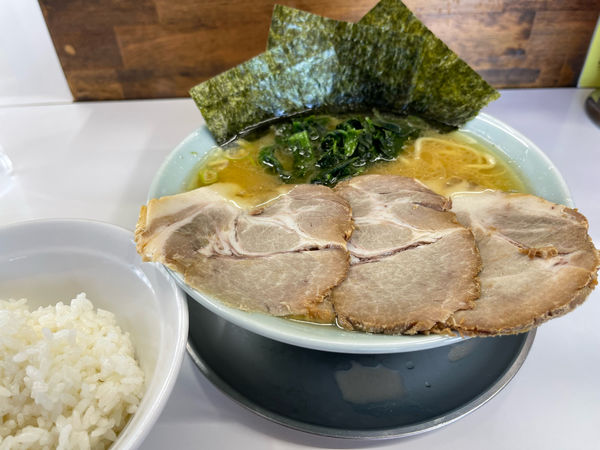 「ラーメン（1玉）＋チャーシュー増し＋ライス小」@横浜家系ラーメン 楊喜家の写真