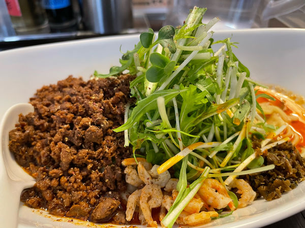 「つゆ無白坦々麺930円＋半ライス50円」@四川担担麺 阿吽 湯島店の写真