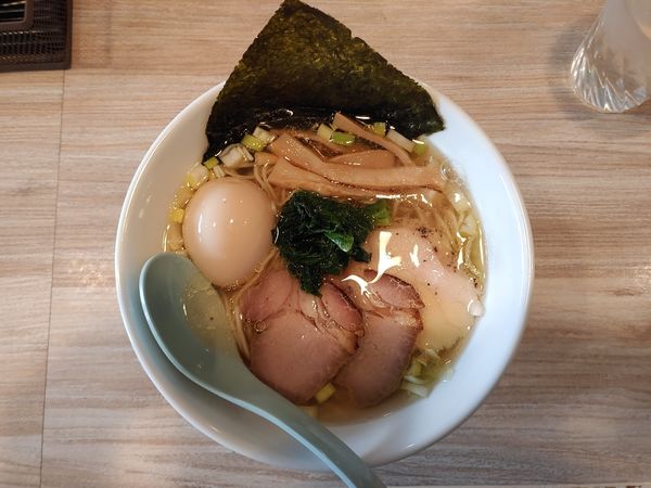 「味玉中華そば」@mahoroba casual bar&diningの写真