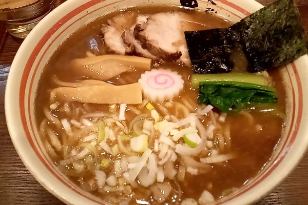 「らーめん(中)(900円)」@人形町 兎屋の写真