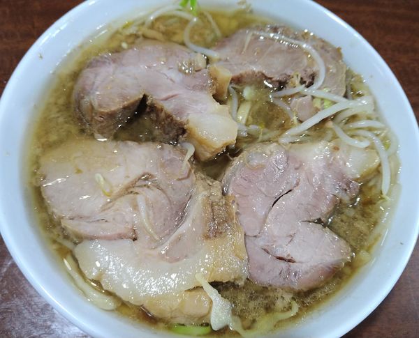 「ラーメン豚増し ￥970（麺半分、ヤサイ・ニンニク少なめ）」@D麺の写真