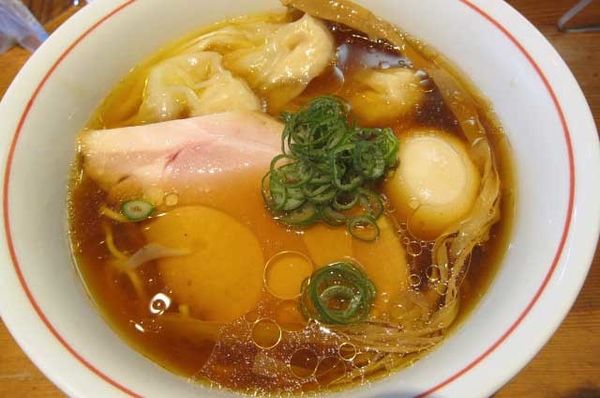 「ワンタン醤油ラーメン　1,050円＋味玉　100円」@ラーメン屋 トイ・ボックスの写真