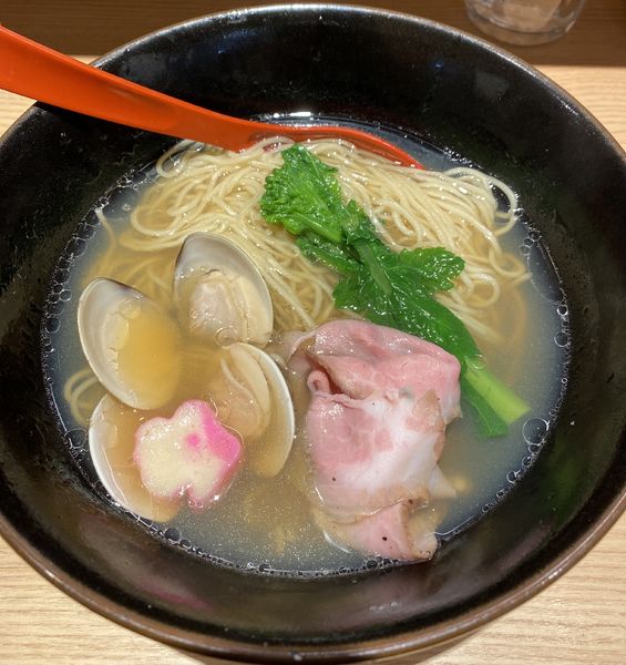 「【限定】ハマグリと焼きあごの塩らー麺　１０００円」@焼きあご塩らー麺 たかはし アトレ川崎店の写真