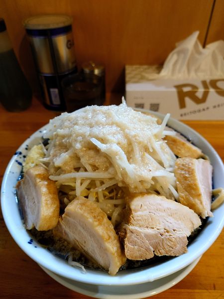 「豚ラーメン大盛り　野菜マシ　ニンニク　アブラ」@連の写真