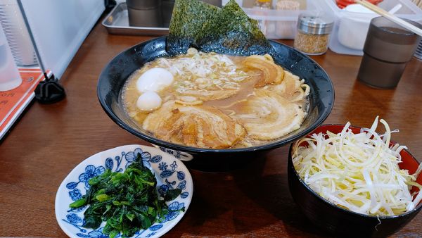 「ネギ醤油ラーメン大・チャーシュー・味玉  ￥１４５０」@豚骨らーめん道の写真