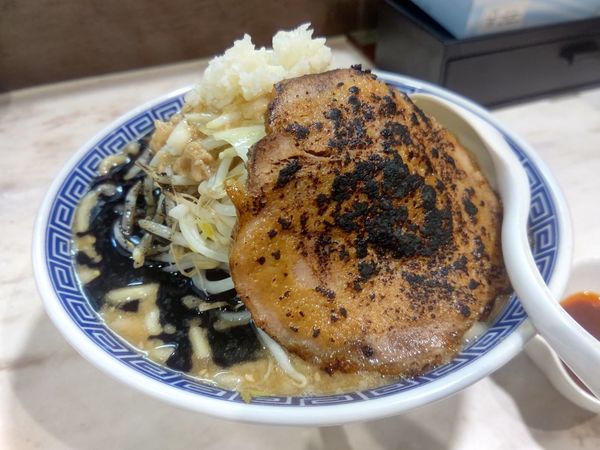 「炙り焼味噌二郎(中盛・250g)890円→500円」@豚骨醤油家系ラーメン 達磨堂の写真