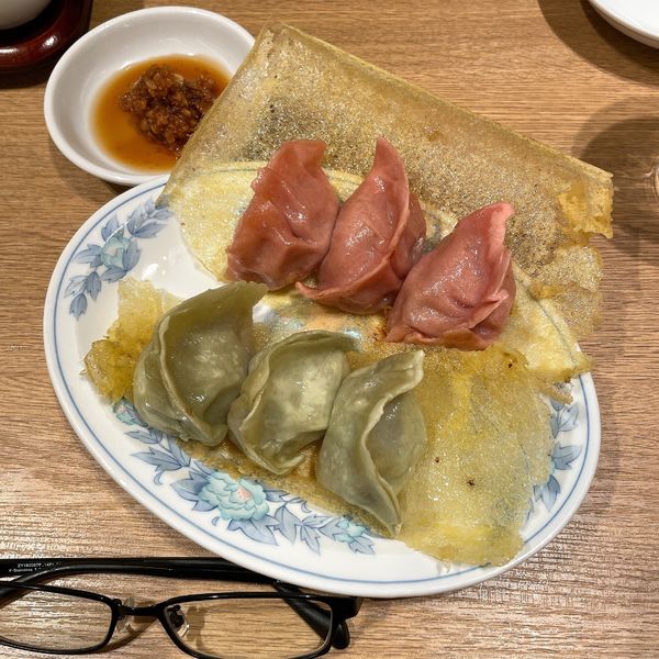 「辣辣焼き餃子2種盛り合わせ（两种辣饺子拼盘）」@餃子百珍 一味玲玲 東京駅八重洲口店の写真
