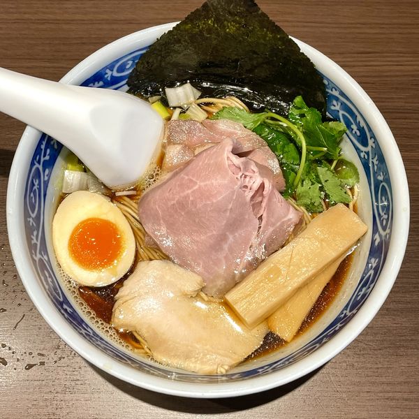 「煮干そば 黒醤油 ￥780」@寿製麺よしかわ 坂戸店の写真