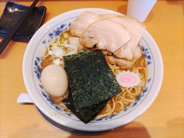 「中華そば+味玉+半肉盛り  ﾒﾝﾏ抜き」@次念序の写真