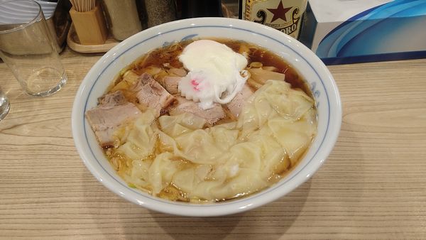 「ワンタンチャーシューメン¥850+赤星+メンマ皿+玉子」@らーめん 高尾の写真