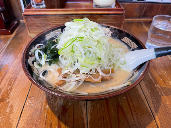 「味噌ラーメン　ねぎトッピング」@北海道らーめん ひむろ 稲毛店の写真