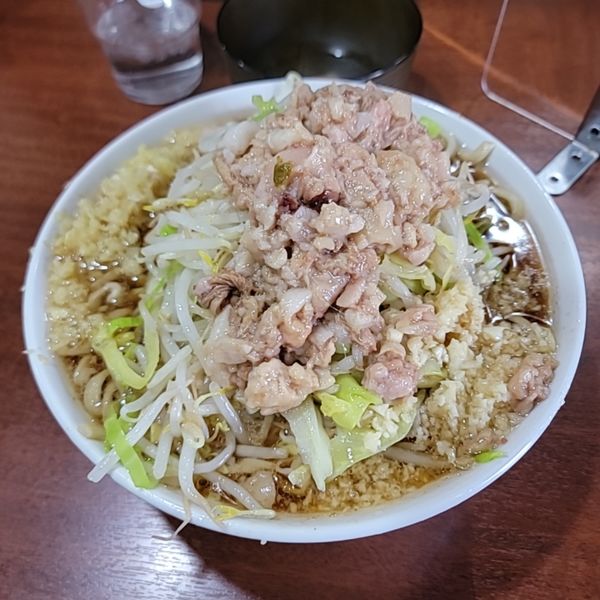 「ラーメン麺少なめショウガ生卵ニンニクアブラ」@D麺の写真