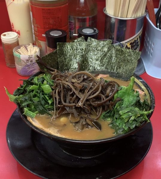 「チャーシューメン キクラゲ ほうれん草」@家系ラーメン 王道 いしいの写真