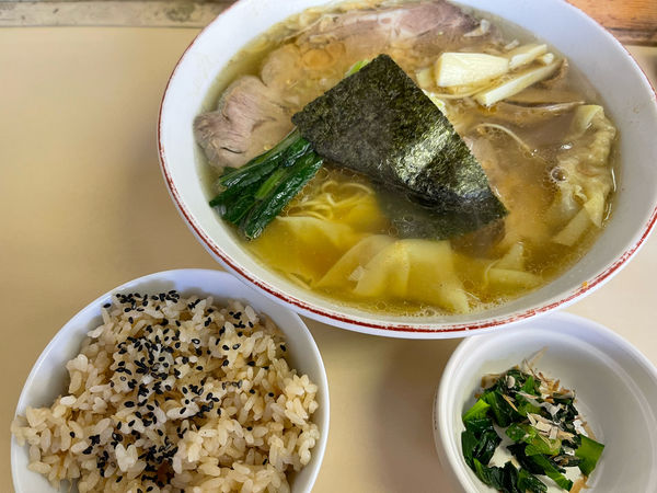 「富山ホワイトワンタンチャーシュー麺＋ほたて飯小」@支那そば 心麺の写真